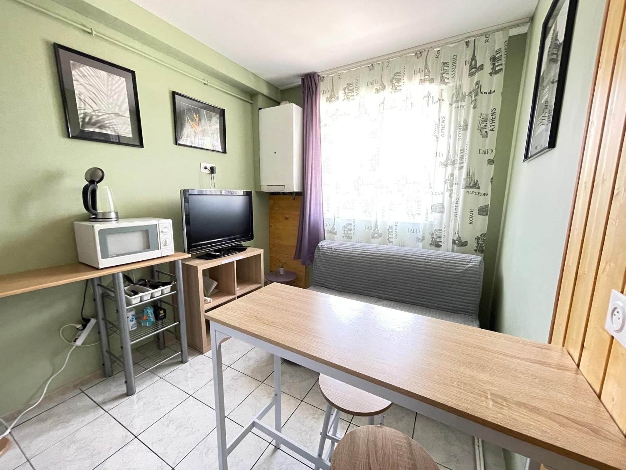 Fanta Flat France Suisse Apartment *