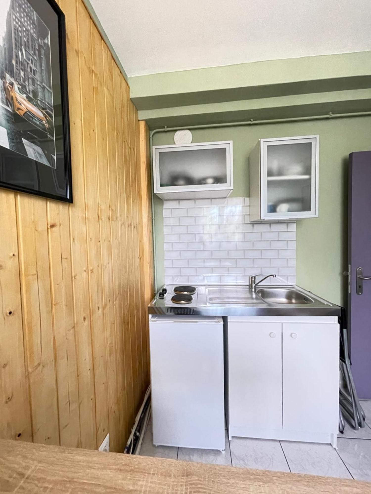 Fanta Flat France Suisse Apartment